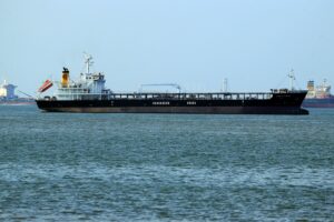 Oil tanker